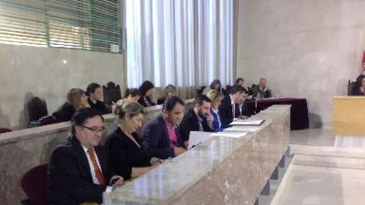 La bancada de los populares en el pleno de Almería.