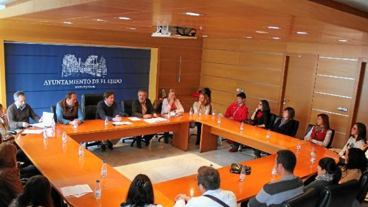 El alcalde de El Ejido se reunió hace poco con los padres.