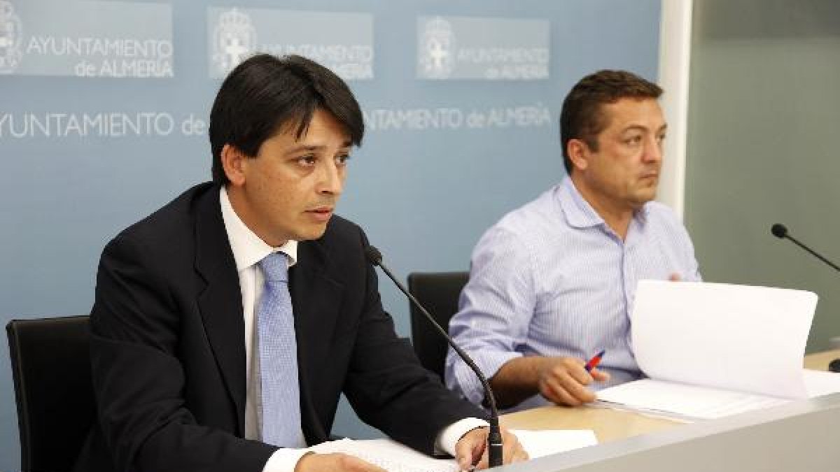 El concejal de Fomento, Manuel Guzmán, en una rueda de prensa.