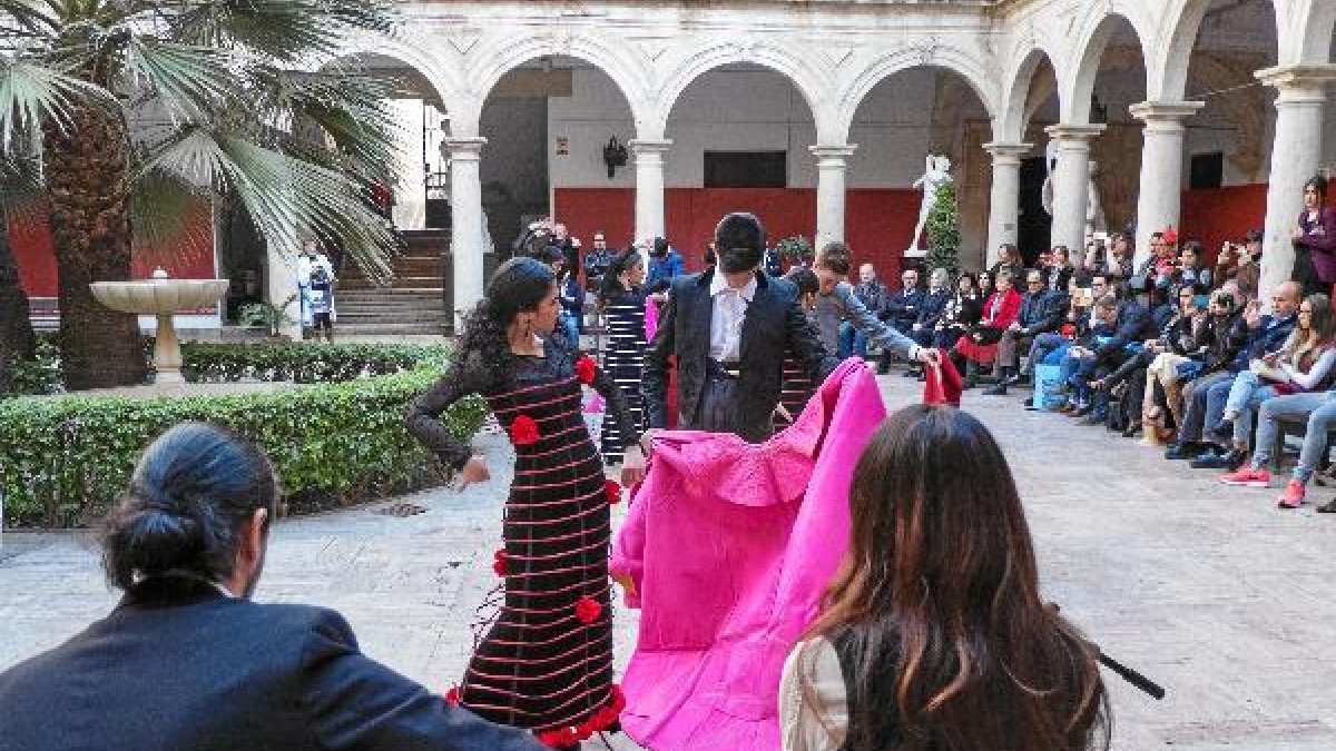 La farruca en el patio de la Escuela.