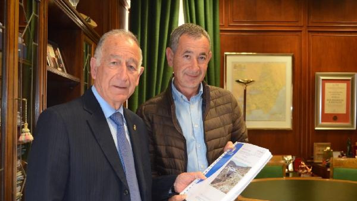 El alcalde y el presidente con el proyecto