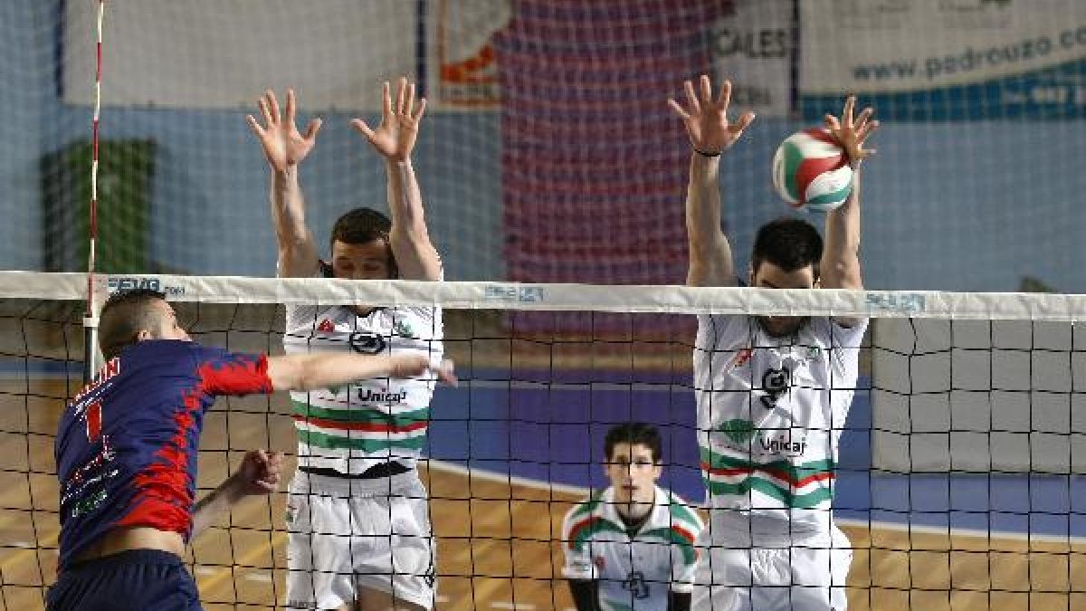 Una jugada del partido.