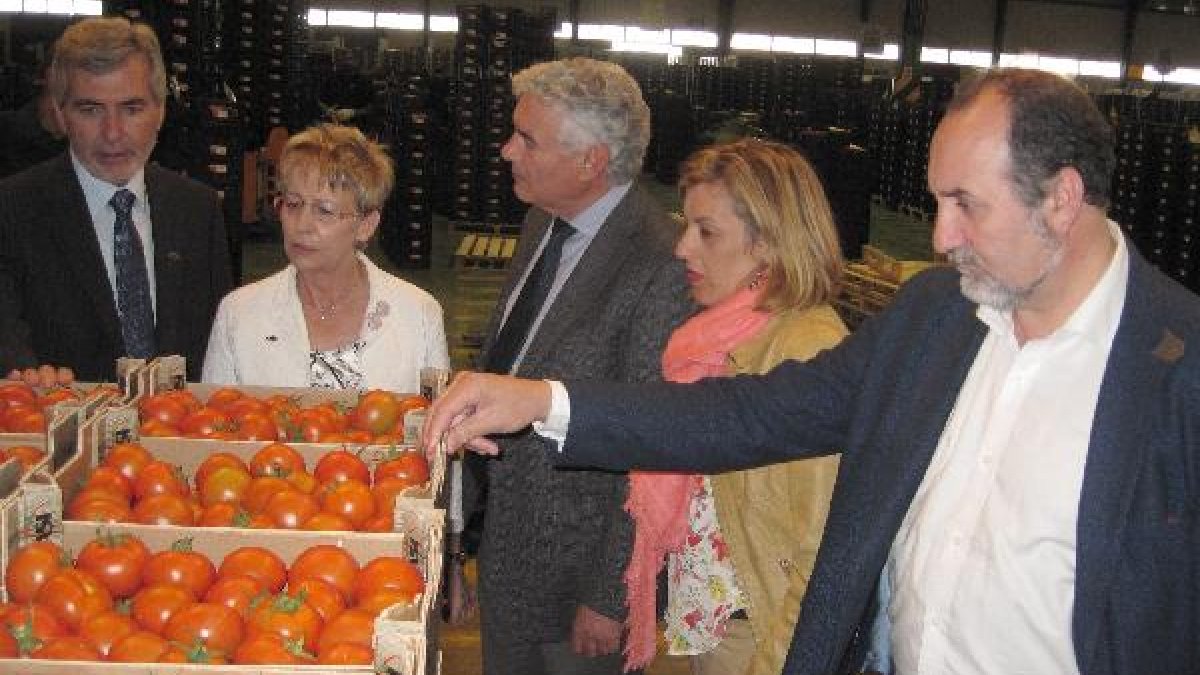 Imagen de la consejera durante la visita a las instalaciones de CASI.