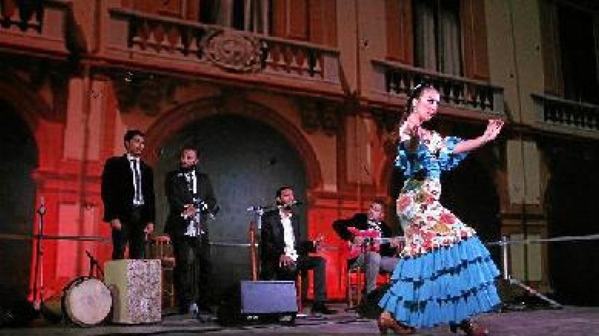 Mayte Beltrán, durante una actuación en la Plaza Vieja.