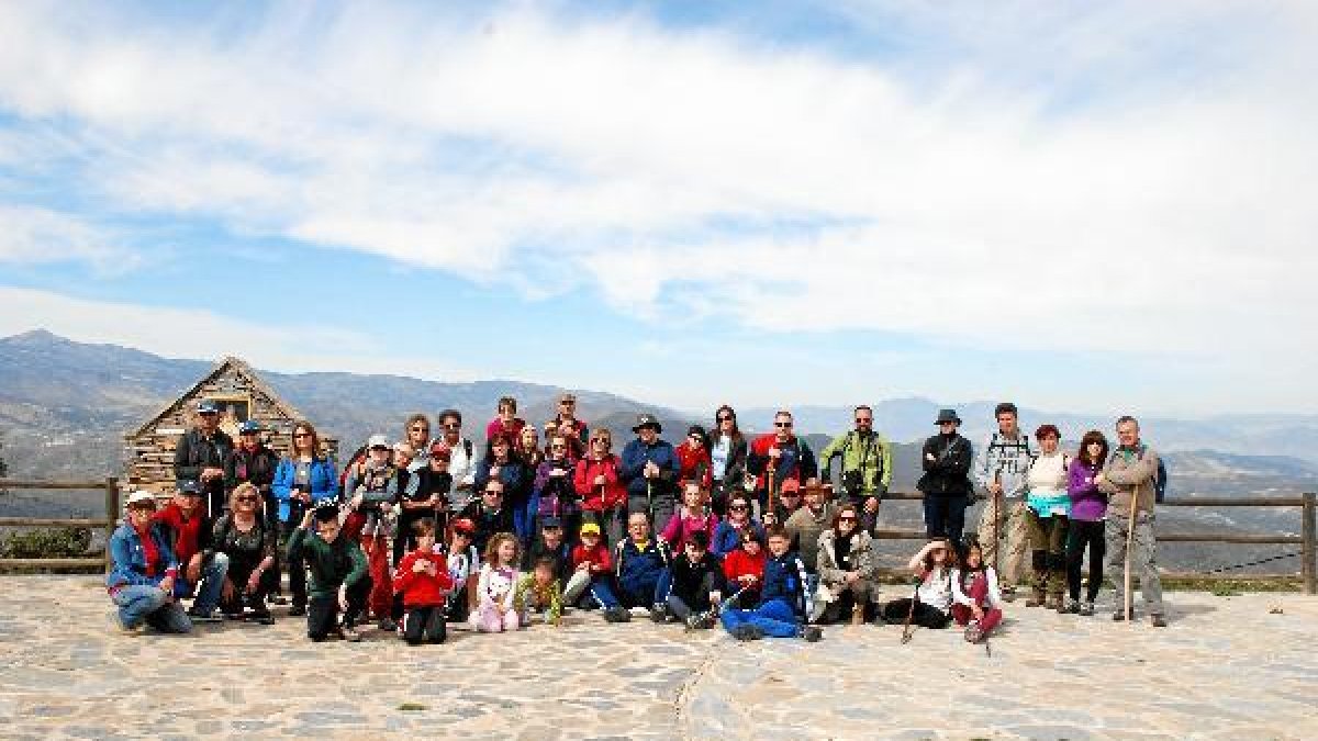 Foto en grupo de participantes.