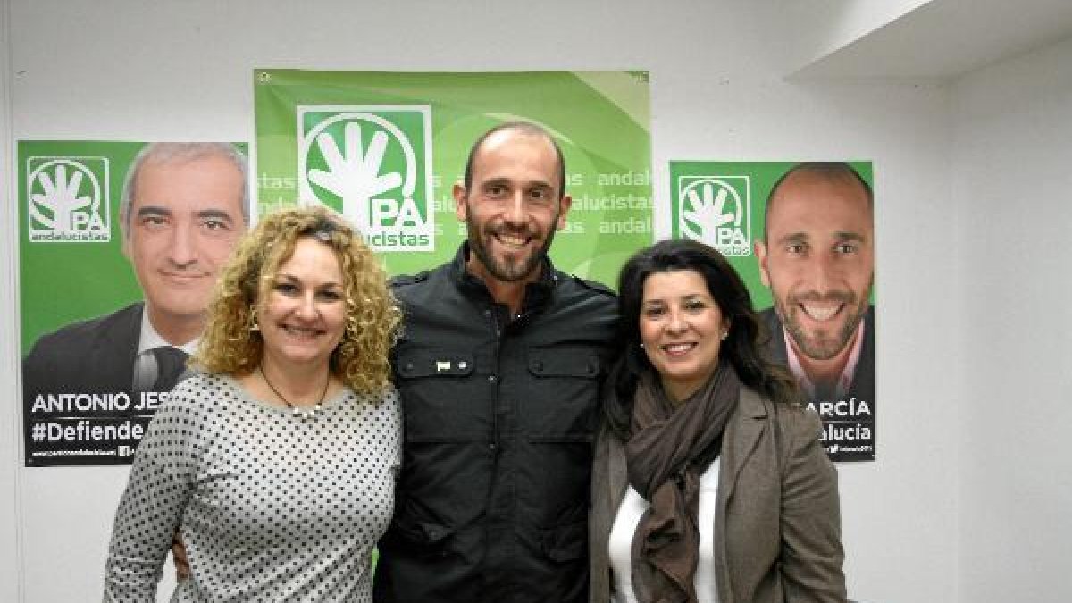 Carmen María González, Marta Mejías y Ricardo García, del PA.