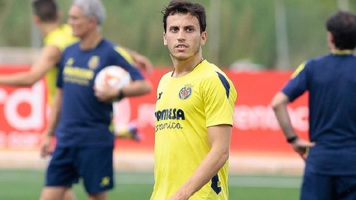 Espinosa pertenece al Villarreal.