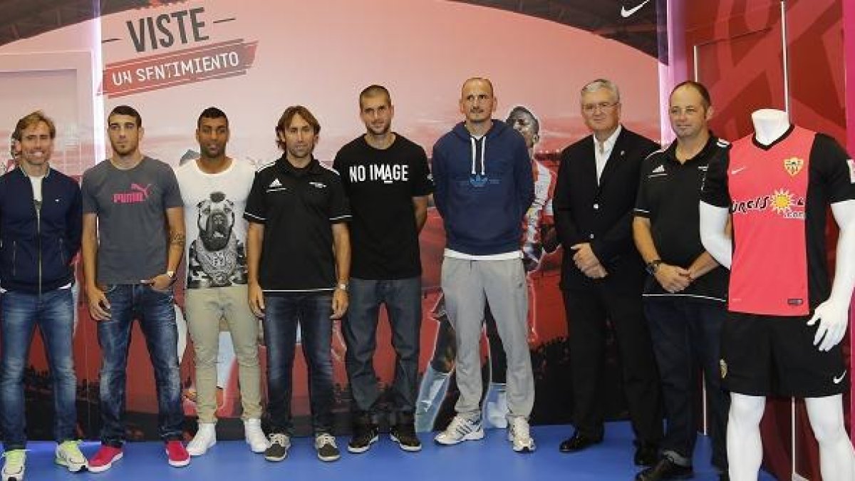 La tienda Soloporteros recibe al Almería.