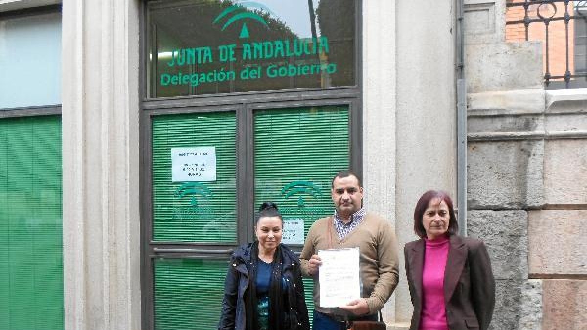 Serafín Pedrosa junto a Rosalía Martín y Ángeles Fernández