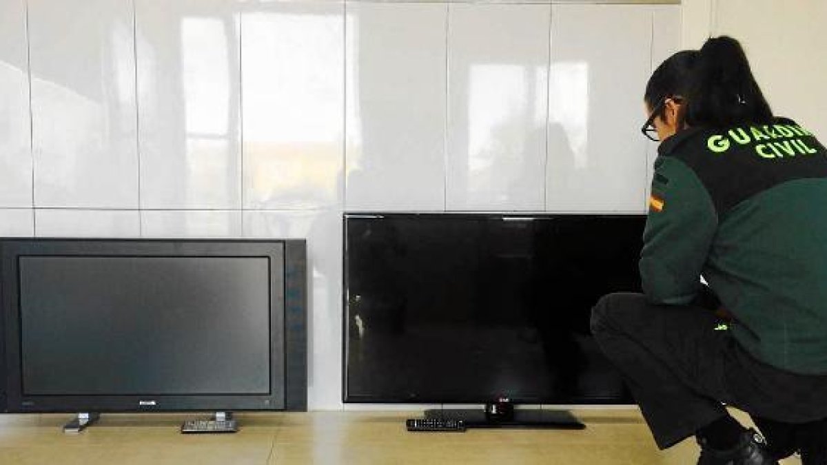 Televisores robados en una vivienda de La Mojonera.