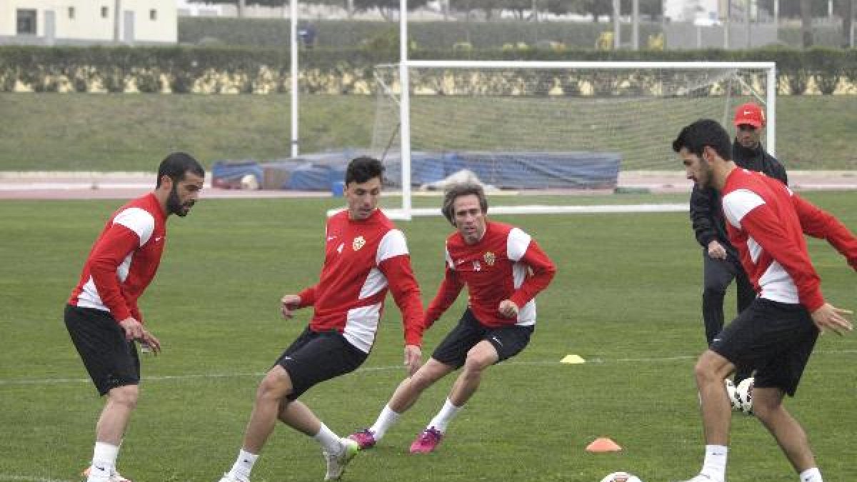 Ximo, en uno de los rondos de calentamiento.