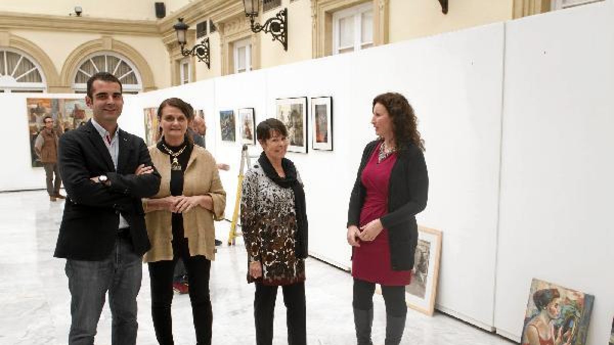 Visita al Patio de Luces, durante el montaje de la exposición.