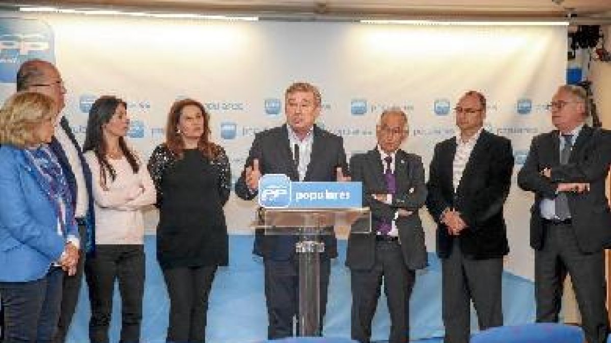 Barreiro con los senadores del Partido Popular de Almería en su comparecencia