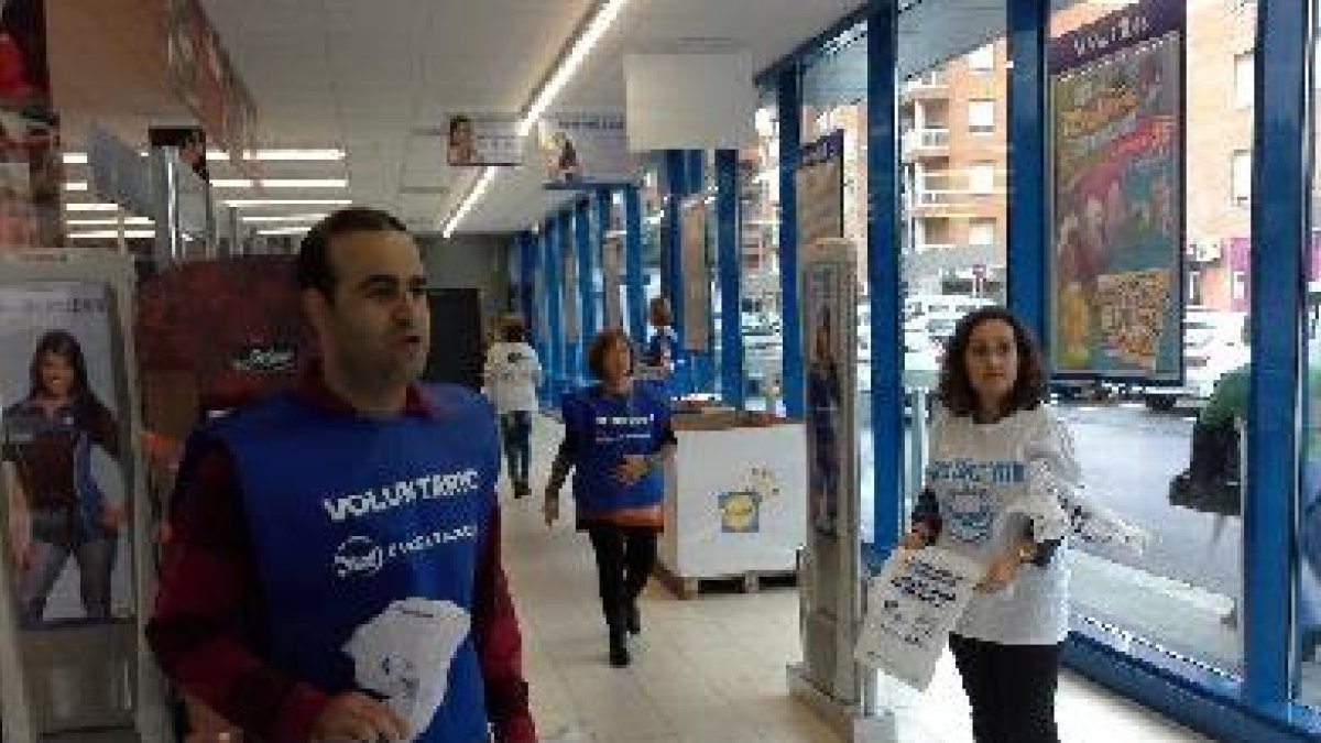 Voluntarios del Banco de Alimentos en la Gran Recogida.