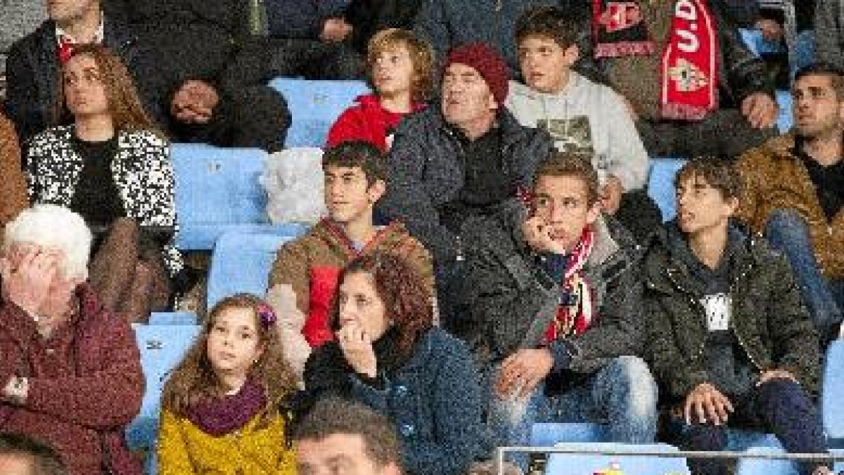 Los seguidores del Almería solo se han llevado una alegría a casa desde el Mediterráneo.