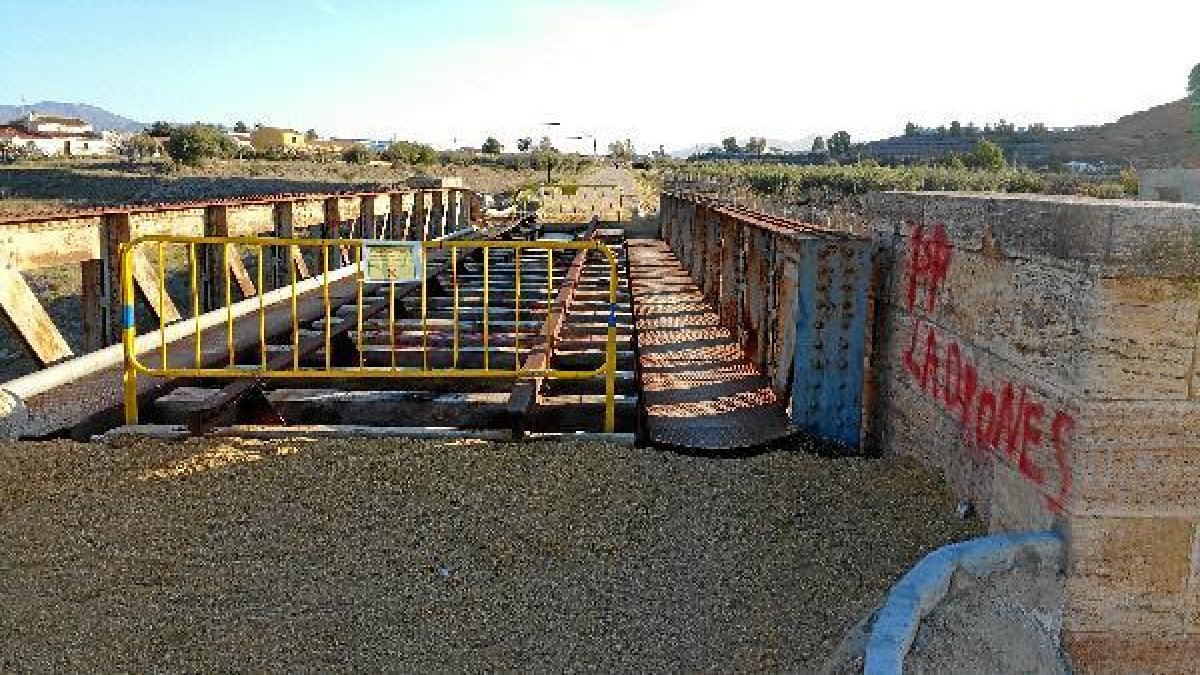 Uno de los puentes de la vía verde huercalense.