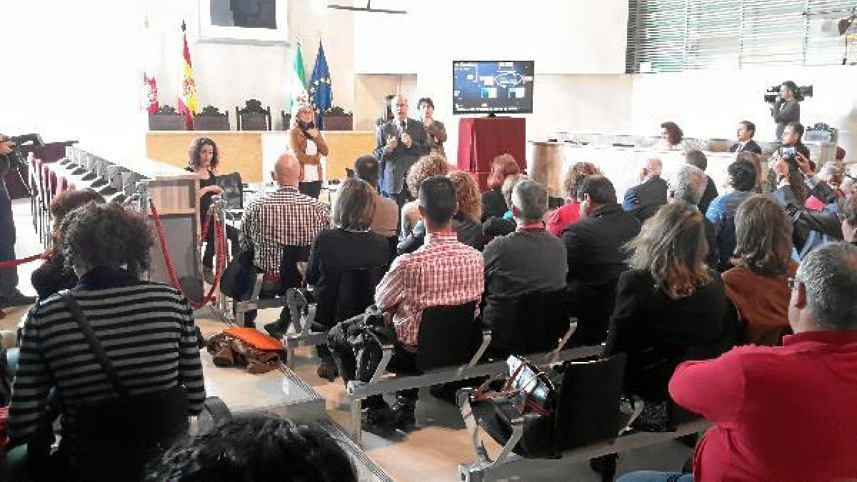 Reunión del alcalde con los 37 colectivos