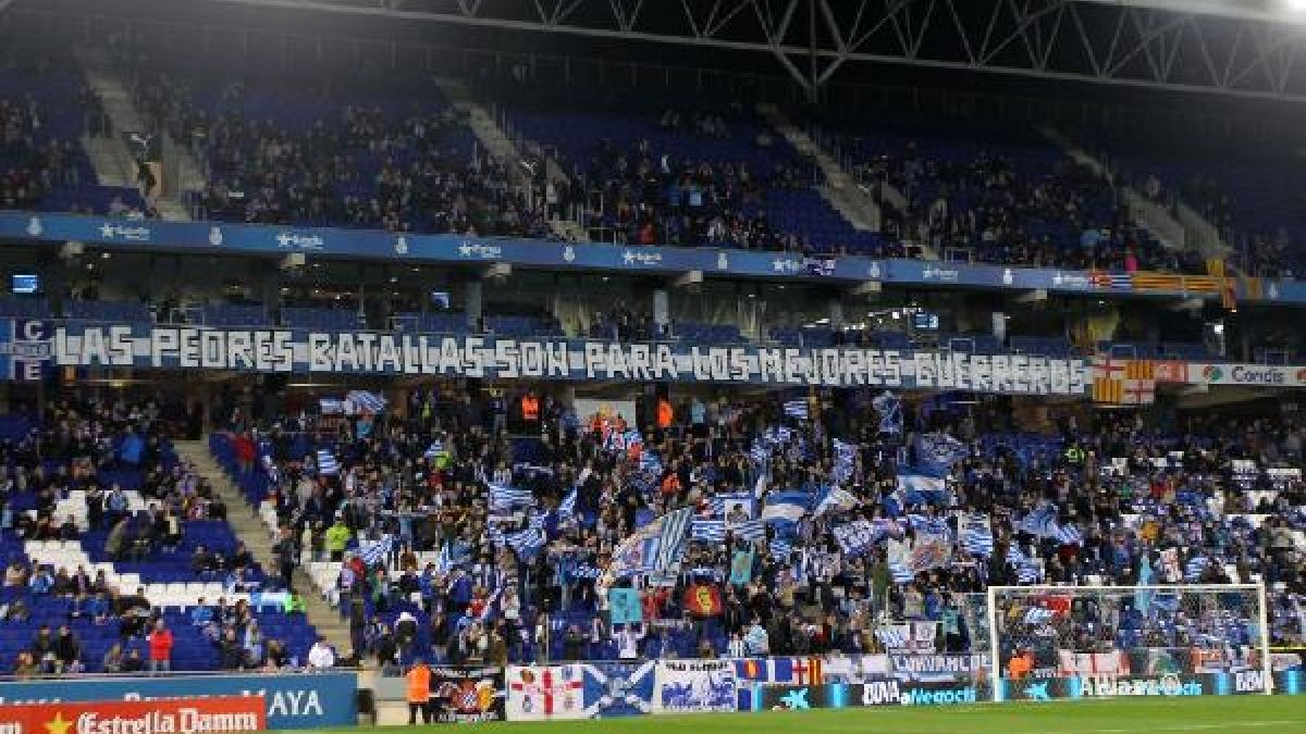 Afición del Espanyol en el Power8.