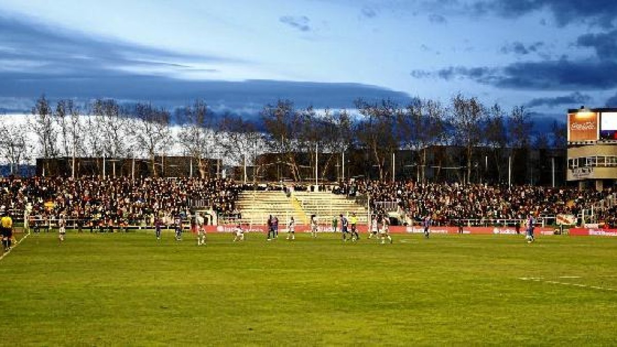 El fondo de Vallecas ofrecía este aspecto en la tarde del pasado sábado.