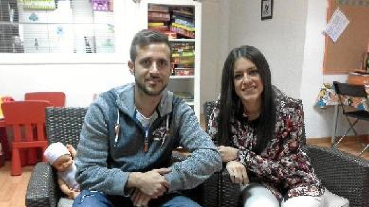 José Ramón y Lucía Serrano López, de 19 y 18 años, han sido “niños acogidos”.