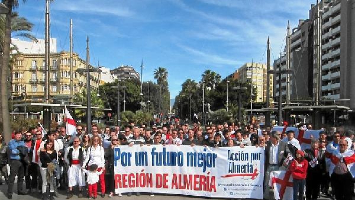 Concentración de Acción por Almería en la plaza de las Velas
