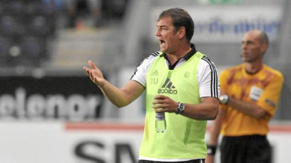 Urban en uno de sus últimos partidos como entrenador rojillo.