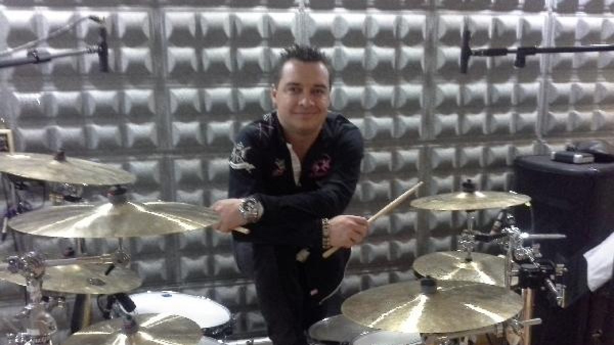 El gerente de Tabo Export, Bjorn Driessen, en su estudio de grabación.