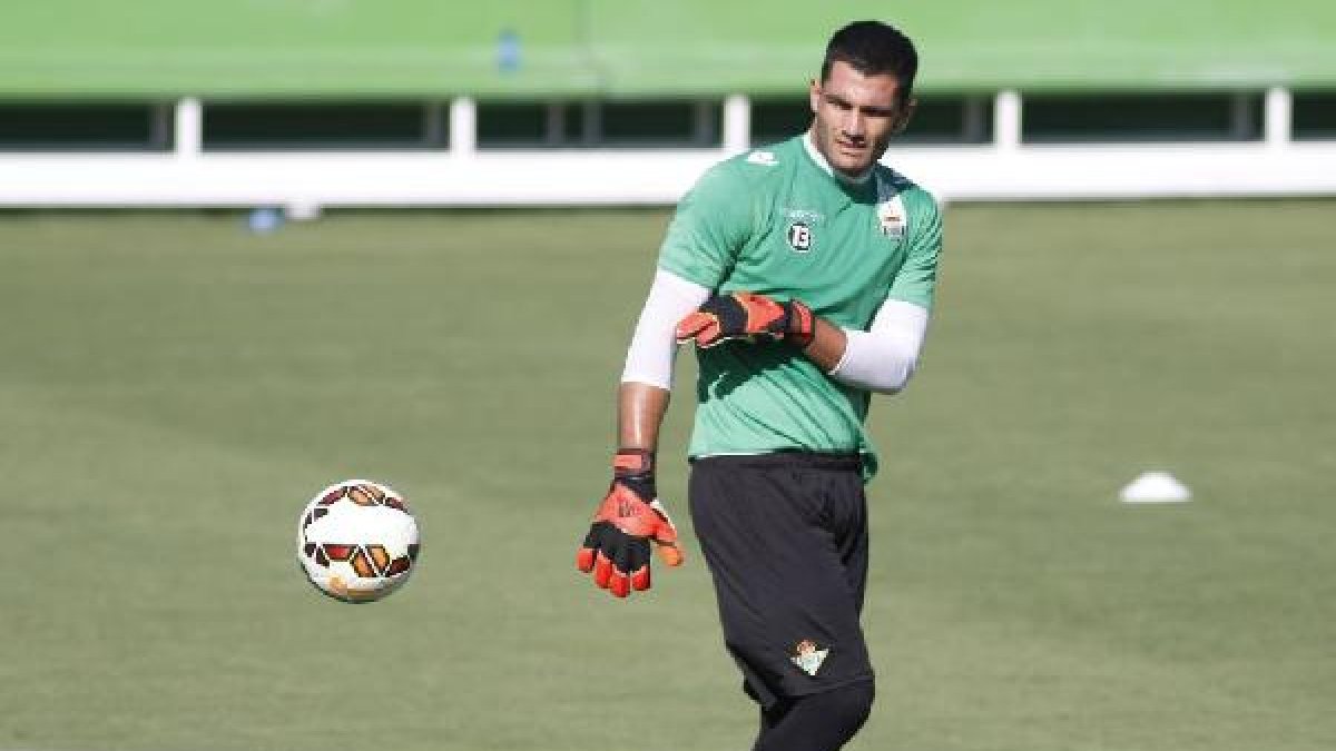 Antonio Adán, capitán y portero del Betis.