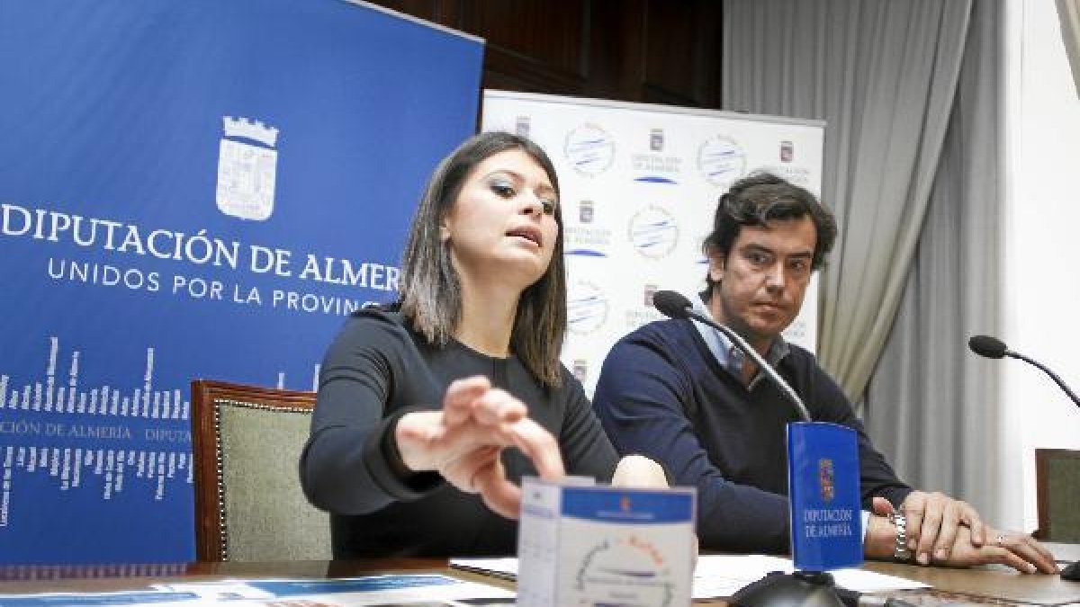 Ángeles Martínez con Juanjo Salvador en la presentación.