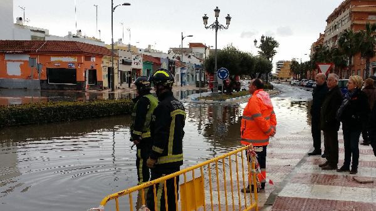 Amat y Cabrera, en las inundaciones de la Avenida Sabinal la pasada semana.