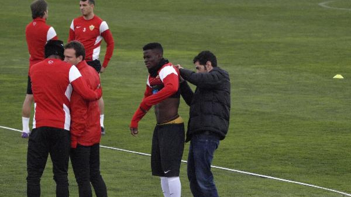 Ramón Azeez, colocándose el chip.