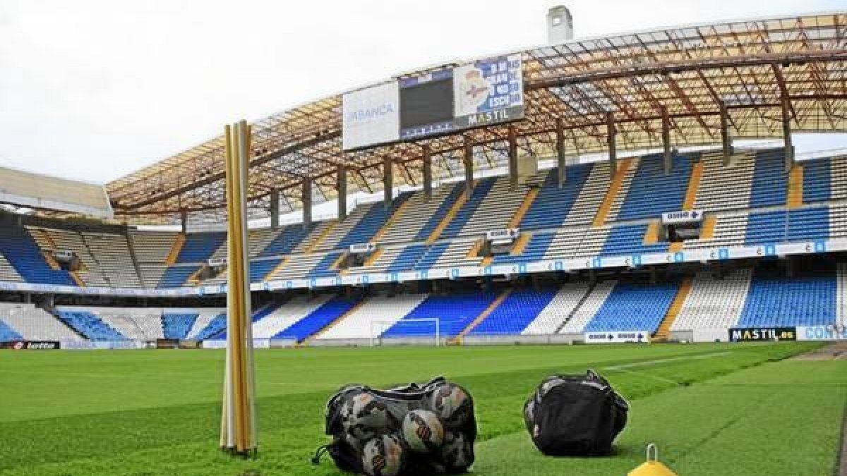 El Estadio de Riazor antes de comenzar el entrenamiento del Depor.
