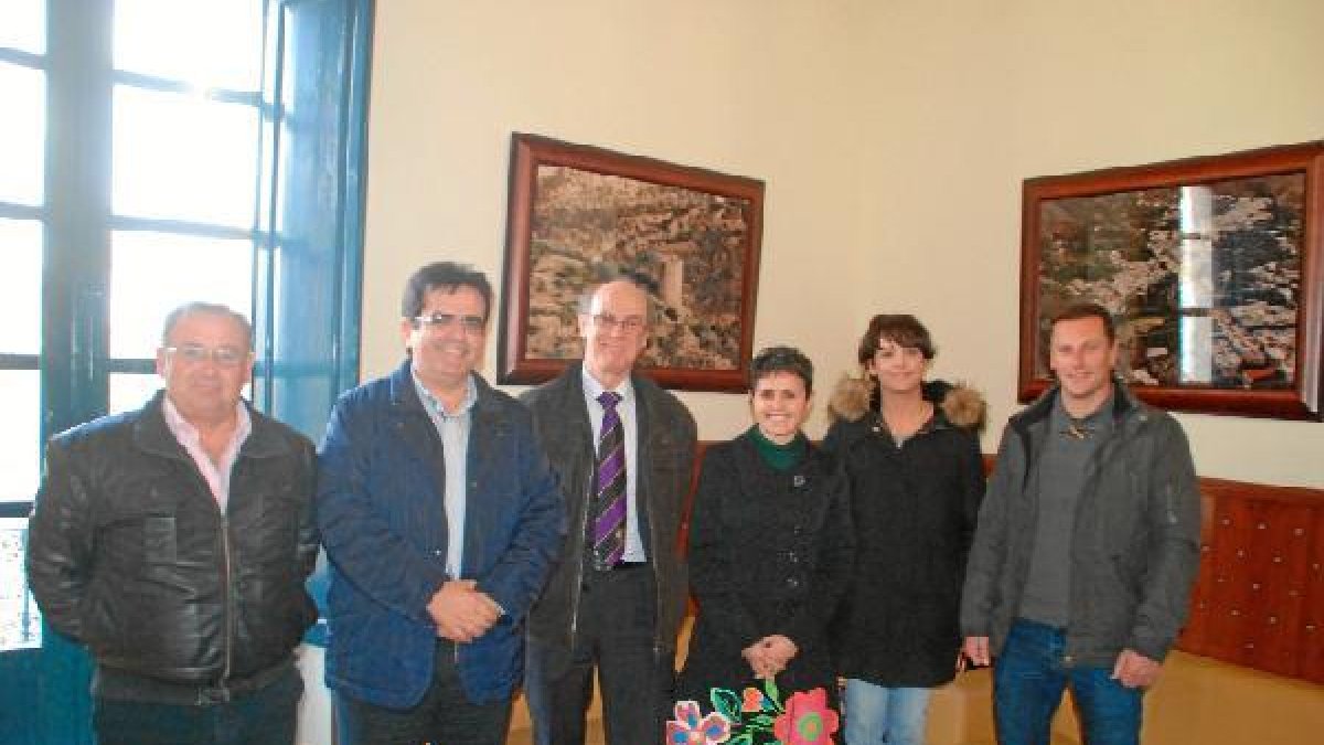 El alcalde recibió en el ayuntamiento al invitado