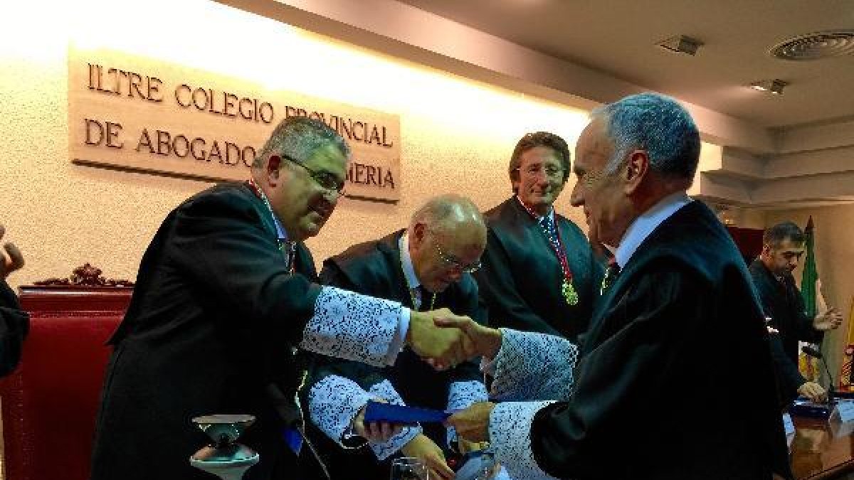 Entrega de la Cruz al Mérito a Simón Venzal