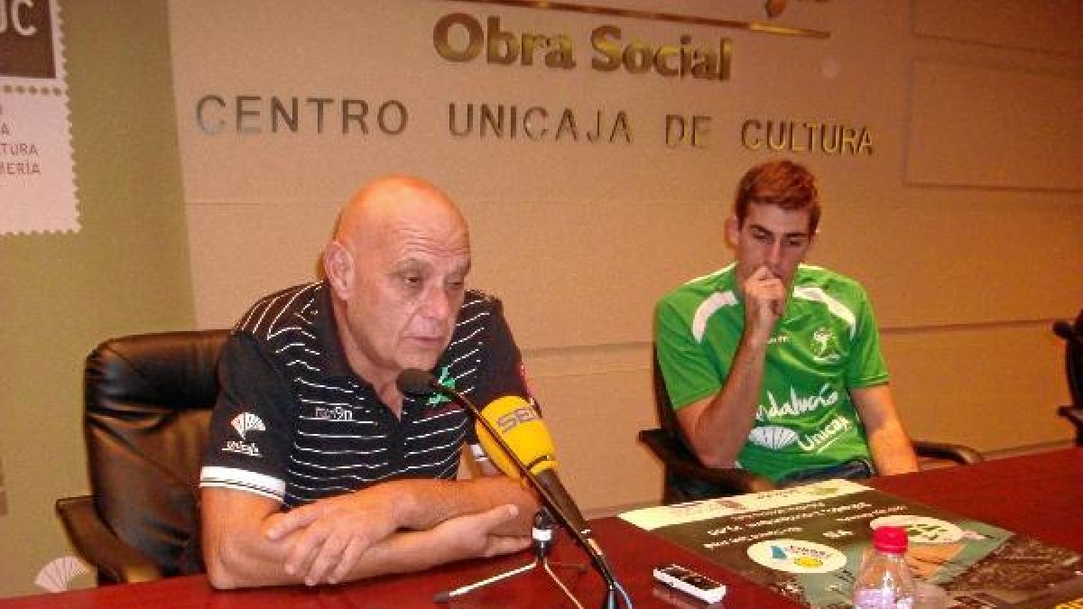 Piero Molducci junto al capitán Jorge Almansa.