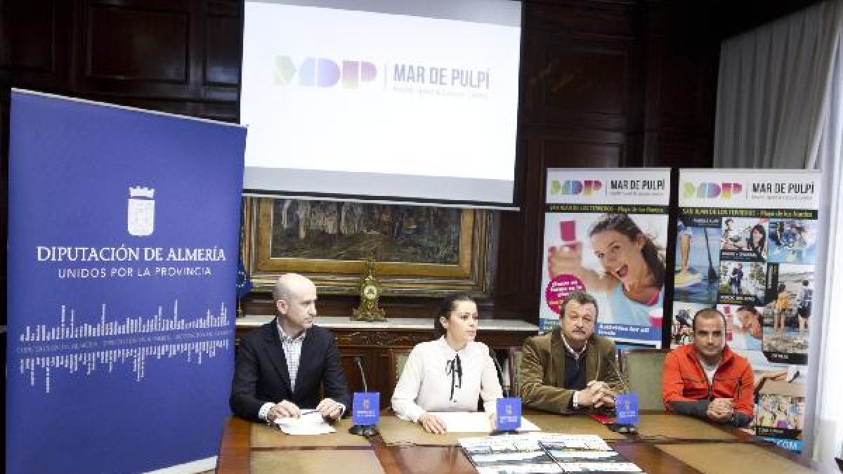 Diputada de deportes, alcalde de Pulpí, y otras personalidades, en la presentación.