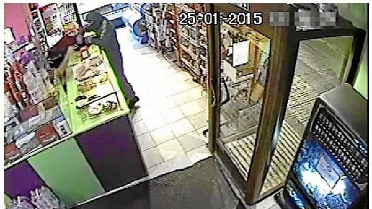 Robo captado por una cámara de seguridad