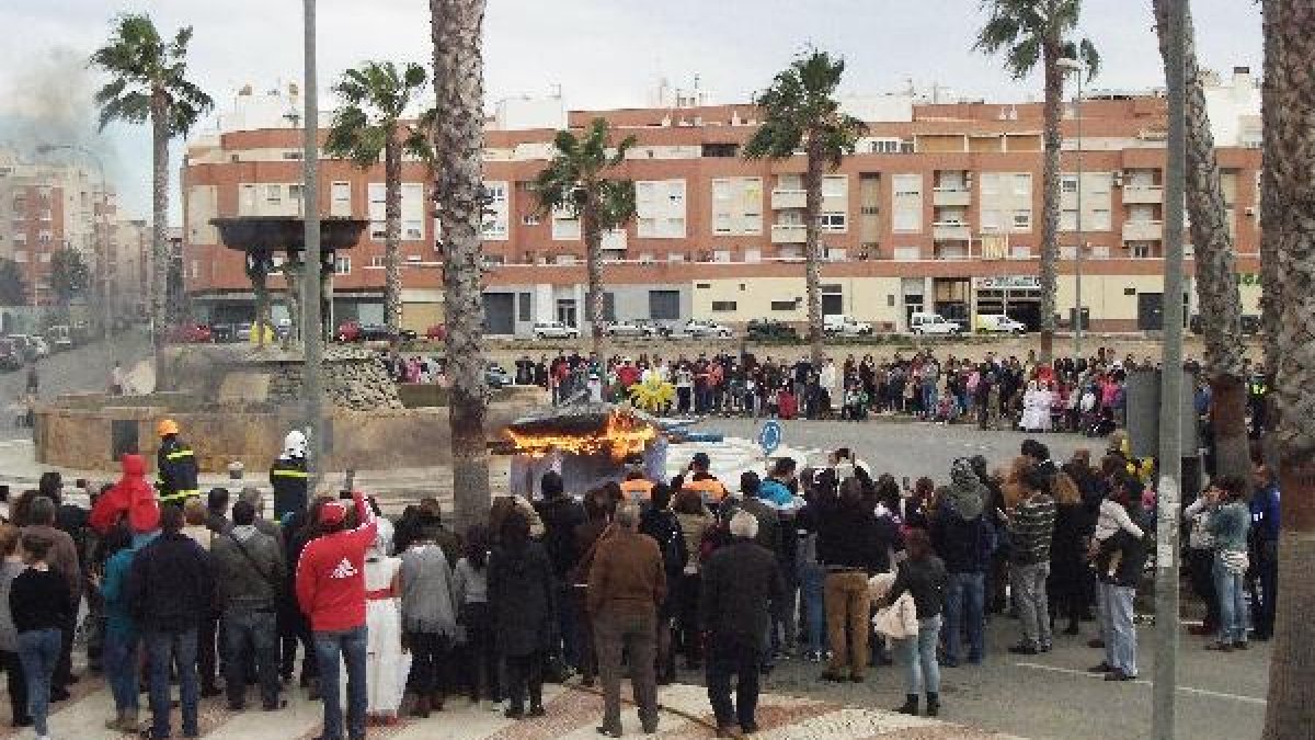 Decenas de personas despidieron el carnaval.