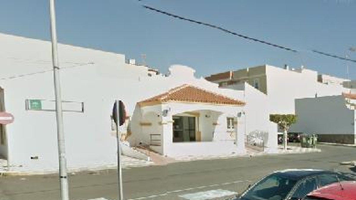 Fachada del centro de salud de Las Marinas, en el que se realizaron algunas mejoras en 2013.