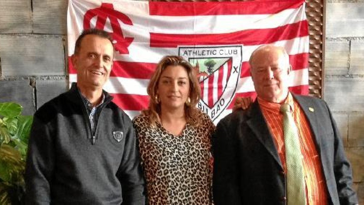 La alcaldesa de Viator no se quiso perder la fiesta rojiblanca.