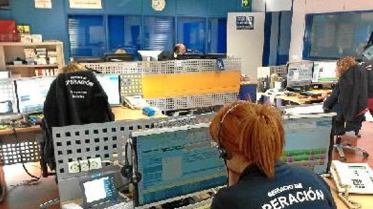Sala de coordinación del 061 ubicada en la sexta planta de la Bola Azul.