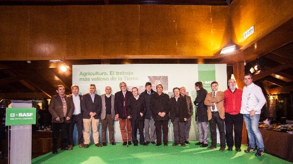 Foto de familia de los participantes de la jornada.