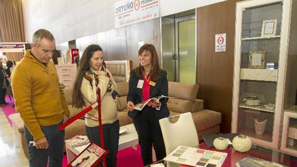La primera jornada de la feria contó con decenas de visitantes que aprovecharon para ver y probar to