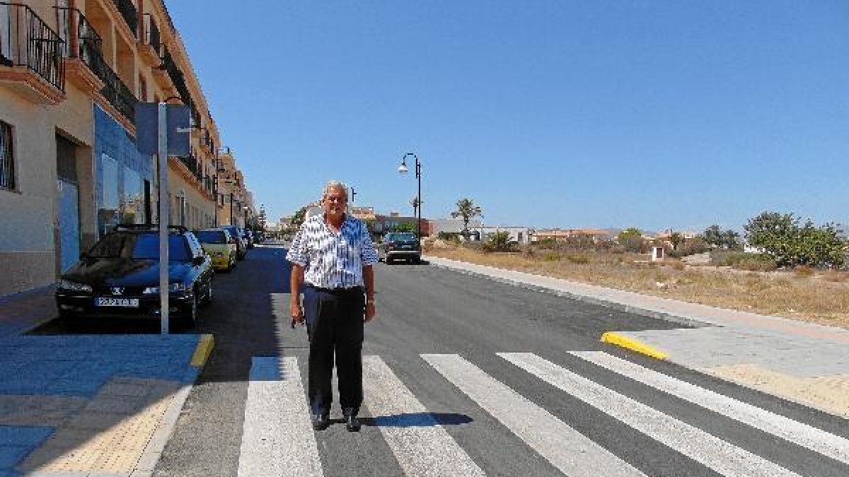 El alcalde de Vera en la calle San Cleofás.