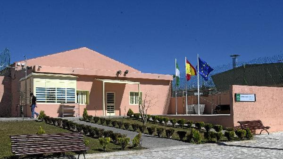 Entrada del centro de menores Tierras de Oria, en el que actualmente hay 120 jóvenes.