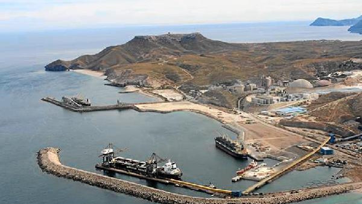 Terminales de Pucarsa y Holcim del puerto de Carboneras.