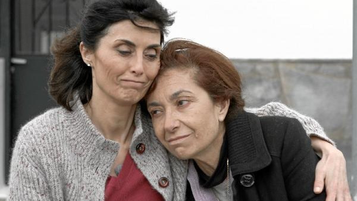 Fotograma del material rodado en Purchena estos días con las dos protagonistas.