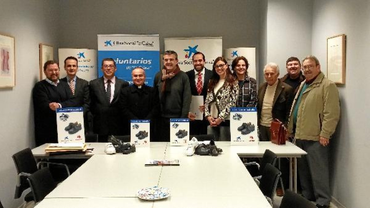 Los responsables de la Obra Social La Caixa, Cáritas y Deportes Blanes en la presentación de esta in