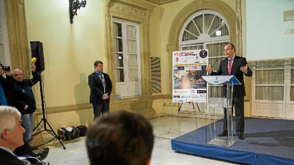 Luis Rogelio Rodríguez en la presentación de la Clásica Ciclista.