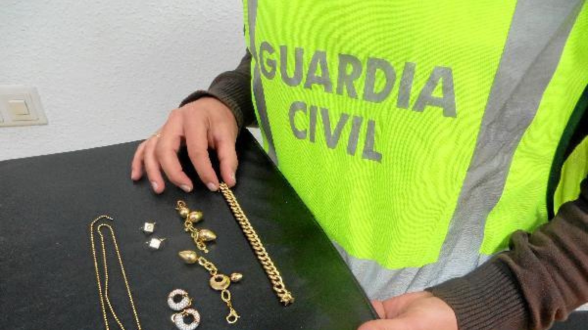 Algunos de los objetos recuperados por la Guardia Civil